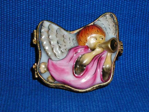 ANGEL BLOWING TRUMPET